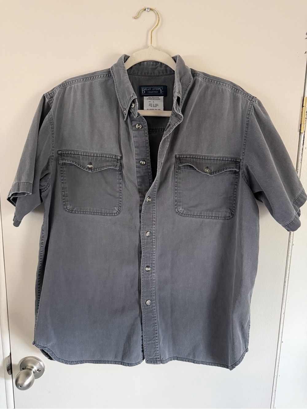 Edgy Short Sleeve Button-Down Shirt in Faded Gray